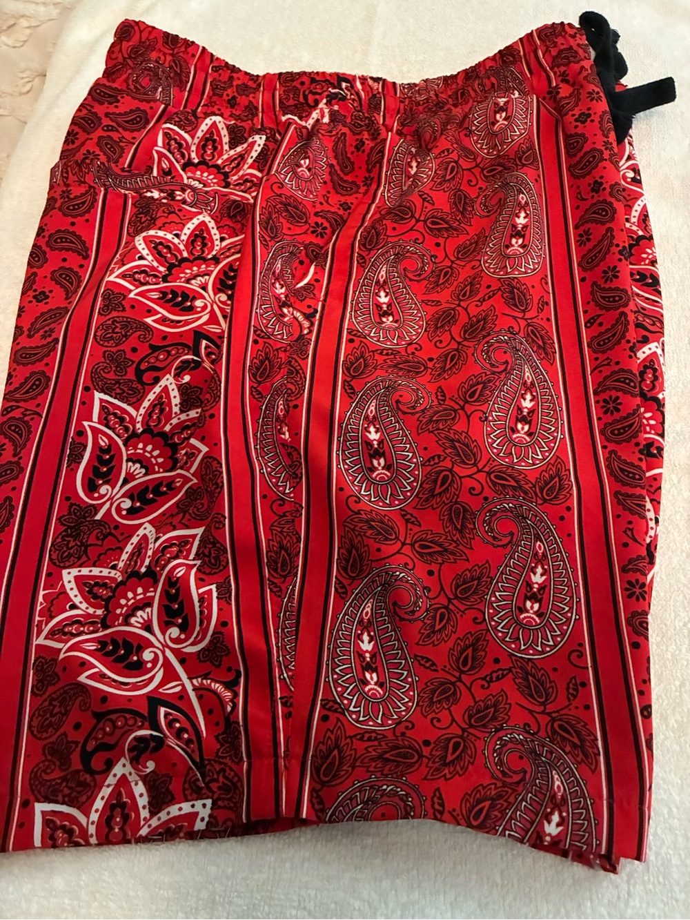 Pre-owned Men’s Red Paisley Print Shorts Lightweight elastic waistband w/string